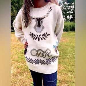 The heirloom collection, deer monogrammed vintage crew neck, cream, size small.